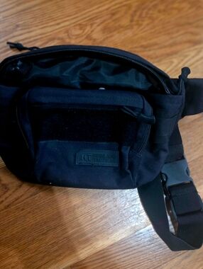 Black Waist Pack — Men's Compact Tactical Bag NWOT